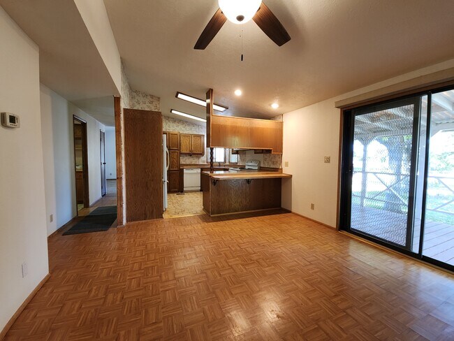 Building Photo - 8260 Sherwood Blvd