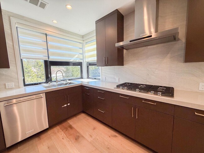 Building Photo - Newer Modern Single Family Home With Cupertino Schools