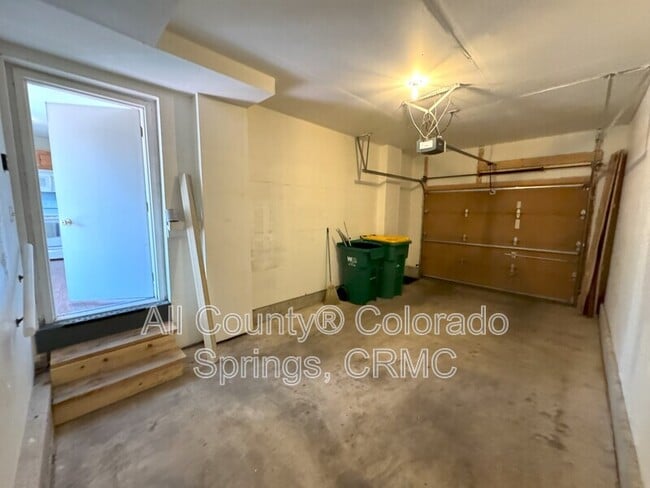 Building Photo - 2027 Bristlecone Dr