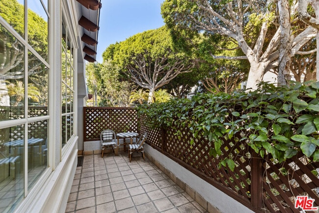 Building Photo - 1144 Yale St