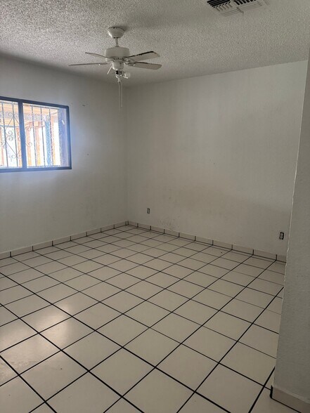 Building Photo - 7602 W Whitton Ave