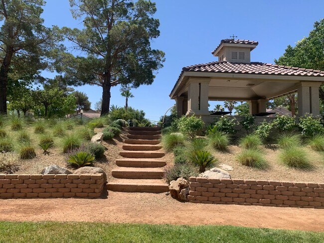 Building Photo - SHOWS LIKE A MODEL- IMMEDIATE MOVE-IN!!!
