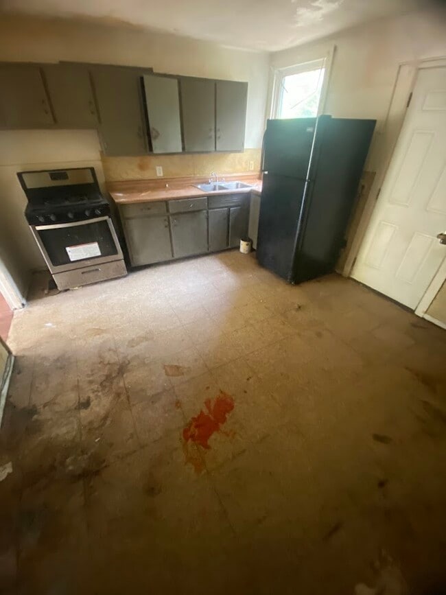 Building Photo - Why Rent when you could Own for less