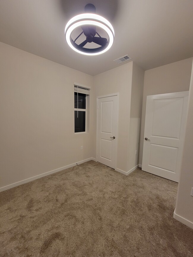 Building Photo - 9531 Hannah Way