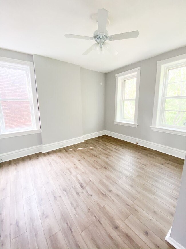 Building Photo - Spacious Historic Homestead on cobblestone drive, 3 Bed, Central AC