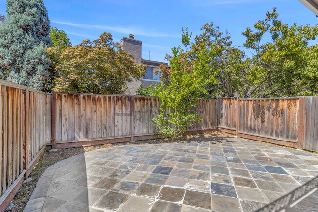 Building Photo - 1362 Casa Ct