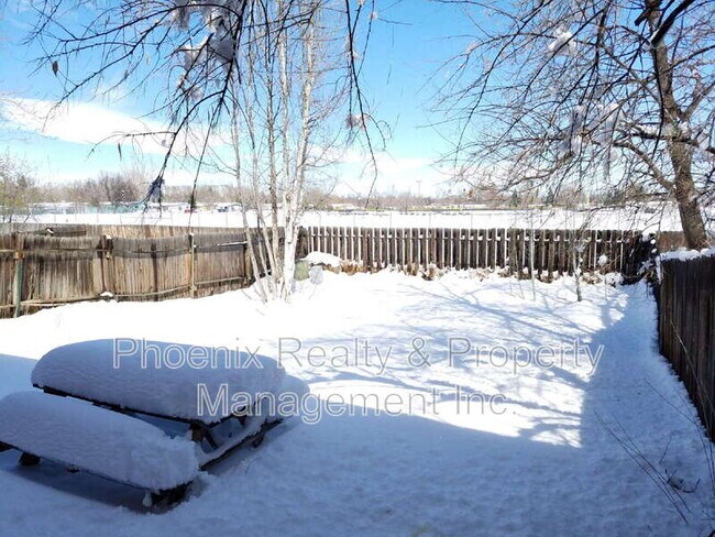 Building Photo - 901 Sir Galahad Dr