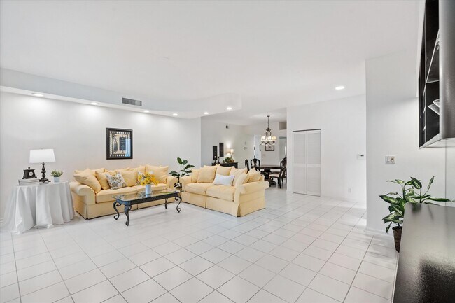 Building Photo - 5083 Lake Catalina Dr