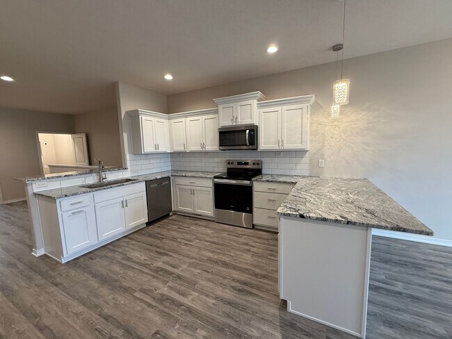 Building Photo - Spacious 2 bedroom/2.5 bath ranch townhome in South Lincoln