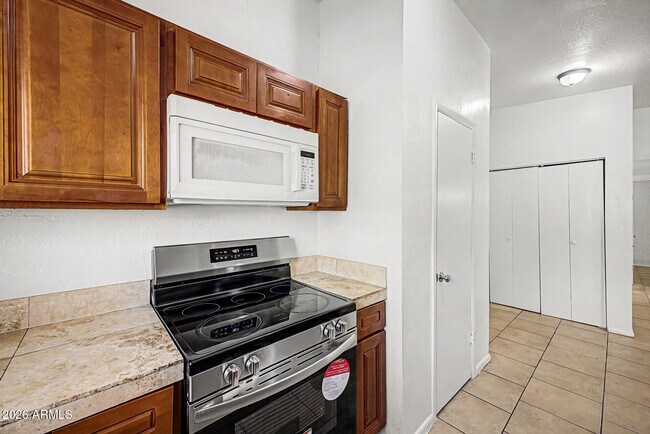 Building Photo - 7106 N 68th Ave