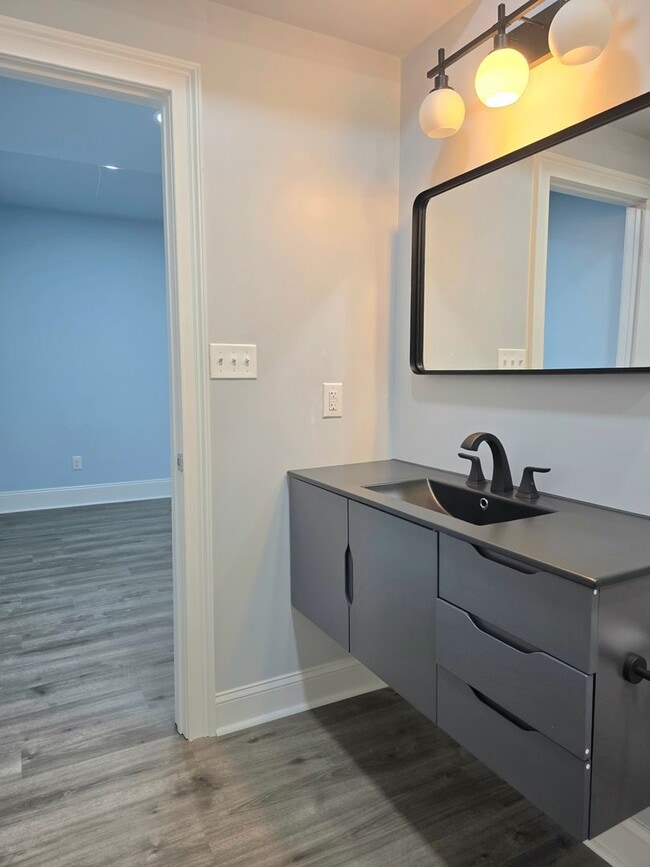 Building Photo - 4bed-3.5bath home in the Town of Whitehalll