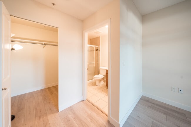 Building Photo - 475 Redwood St