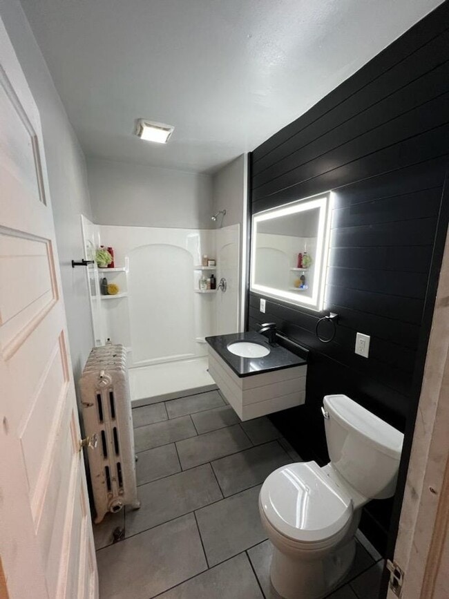 Building Photo - Maryland 6Bdrm House blocks from UWM Campus