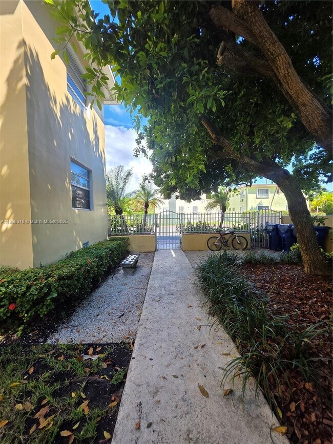Building Photo - 8024 Harding Ave
