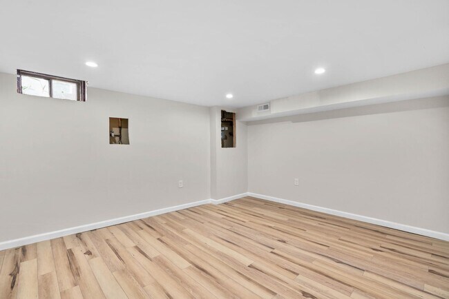 Building Photo - 2202 E Fayette St