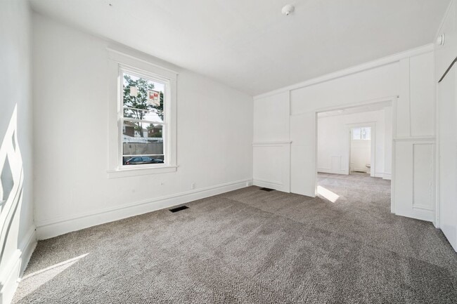 Building Photo - Fresh 3 bedroom home in Jeannette availabl...