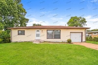 Building Photo - 822 Lightwood Dr