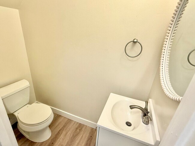 Building Photo - $2,840 / 2 BR - FULLY REMODELED TOWNHOME IN HAYWARD