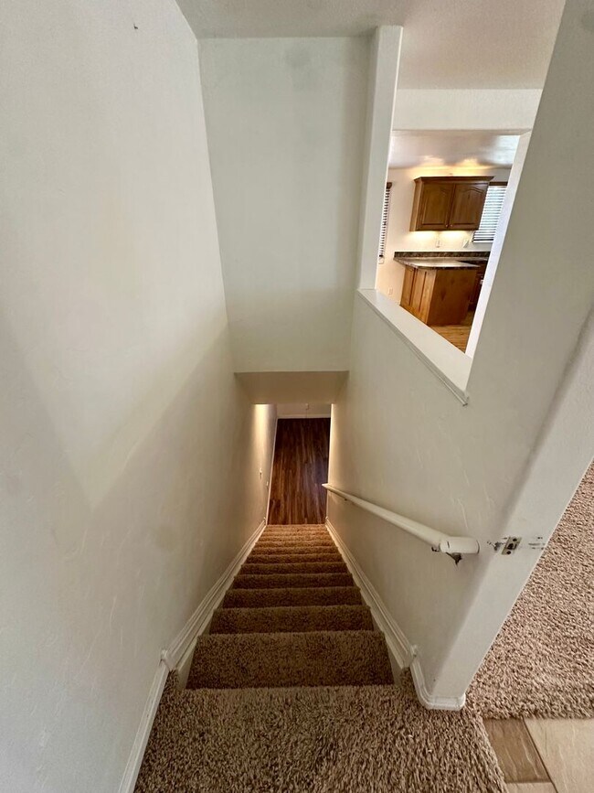 Building Photo - A &amp; E 3rd W Duplex