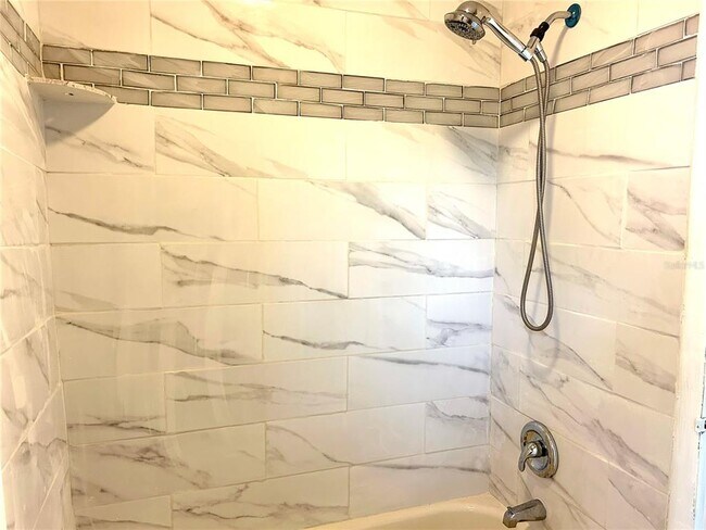 Building Photo - 112 Dahlia Dr