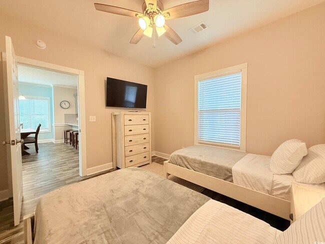Building Photo - 4860 Carnation Cir