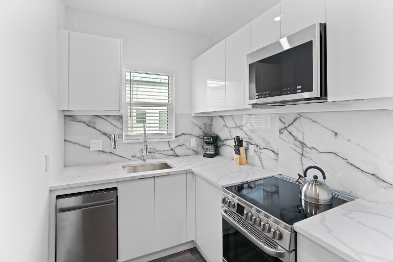 Building Photo - 935 S Howard Ave