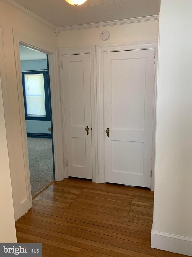 Building Photo - 1009 Tyler Ave