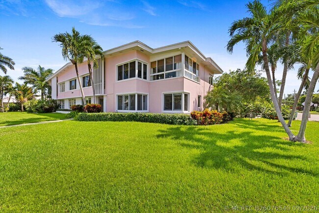 Building Photo - 990 Casuarina Rd