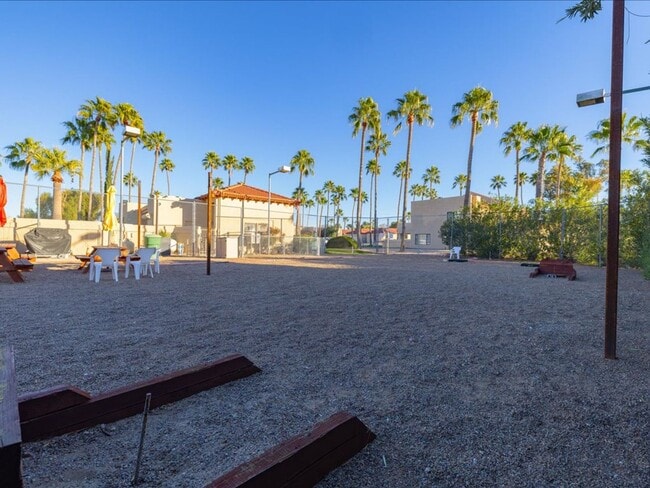 Building Photo - 3 Bedroom, 2.5 Bath