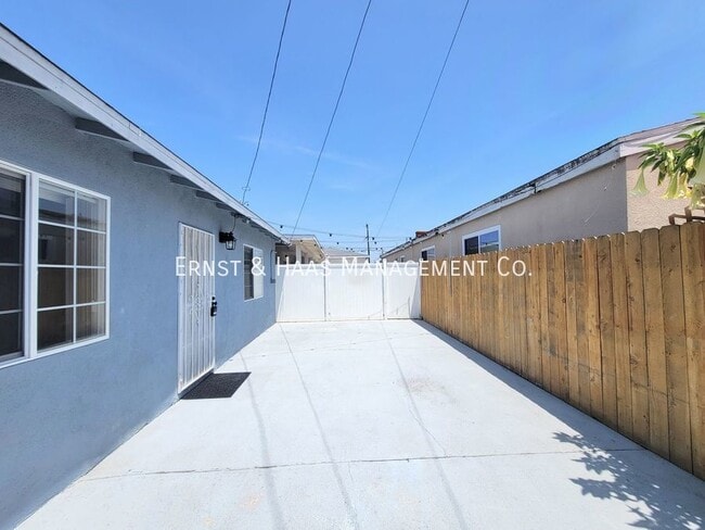 Building Photo - 14913 Mansel Ave