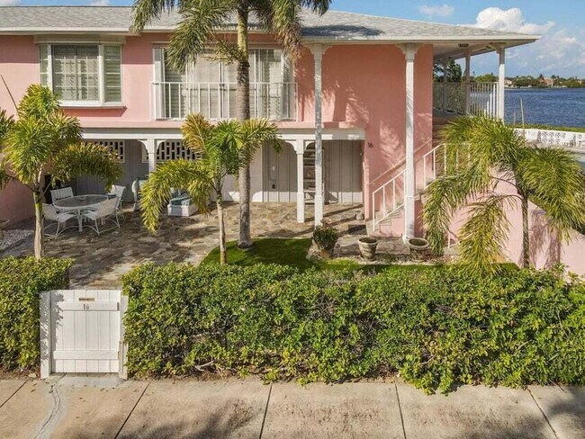 Building Photo - 475 Tequesta Dr