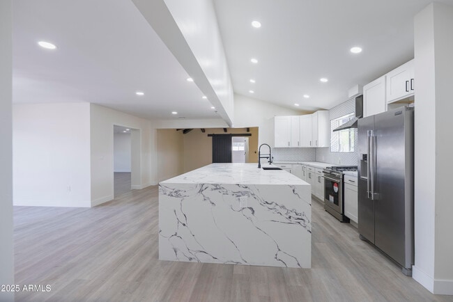 Building Photo - 4148 N Westview Dr