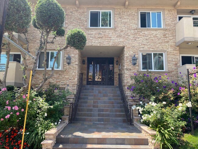 Primary Photo - 1525 S Saltair Ave