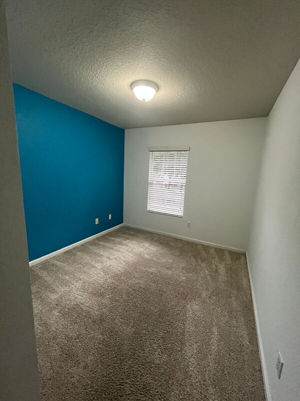 Building Photo - 12856 Salomon Cove Dr