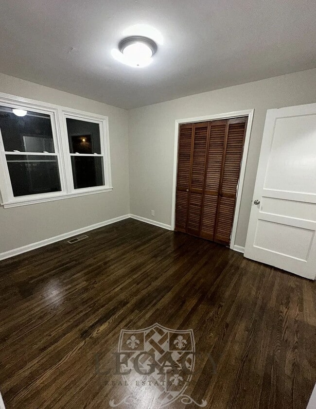 Building Photo - 2211 Larimore Dr