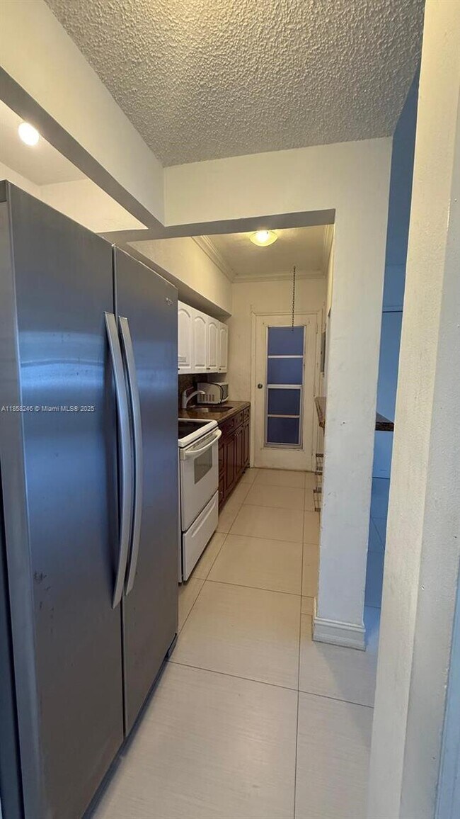 Building Photo - 9241 Collins Ave