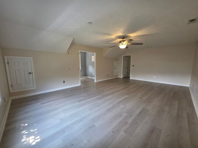 Building Photo - 184 E Ridge Ct