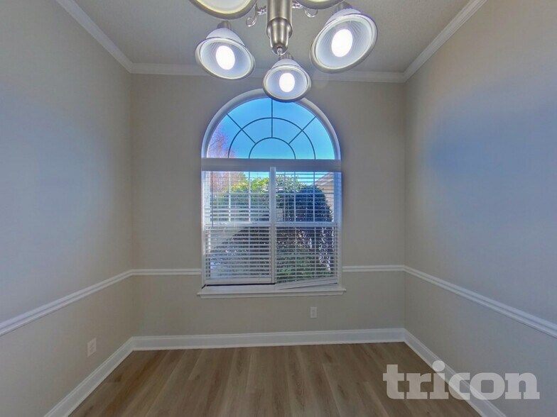 Building Photo - 602 Chartwell Ct