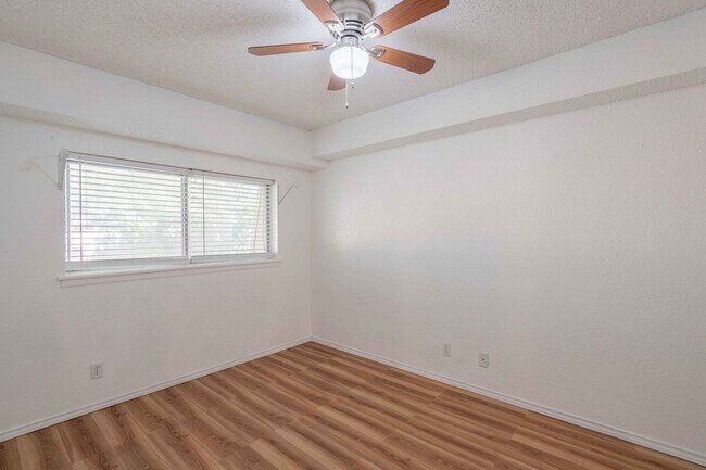 Building Photo - 2220 E 66th Pl