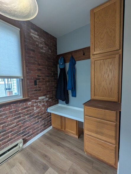 Building Photo - 511 West Alley