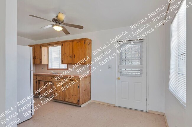 Building Photo - 219 W 28th St