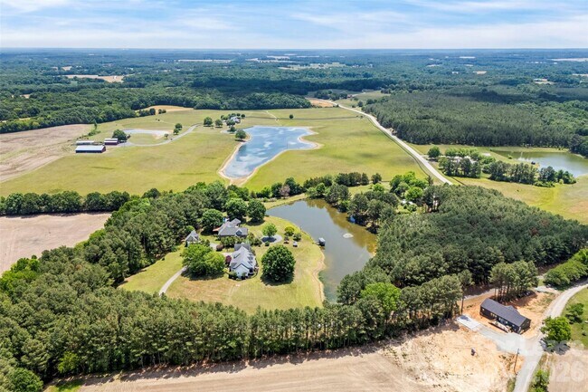 Building Photo - 5639 White Store Rd