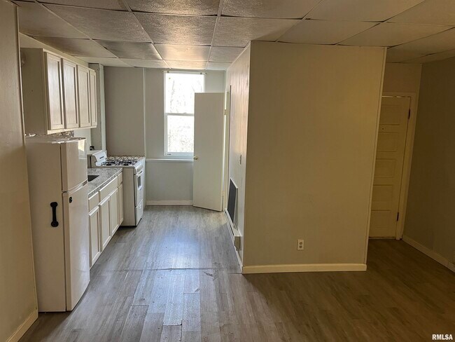 Building Photo - 300 Colona Ave