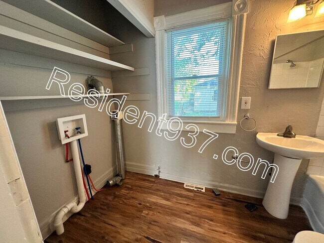 Building Photo - 2 Bed 2 Bath home