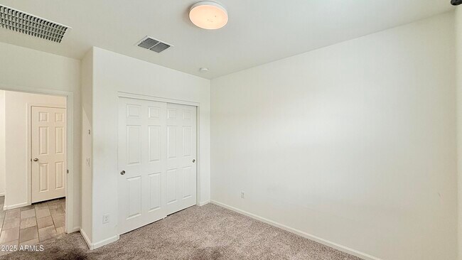 Building Photo - 5420 W Desert Hollow Dr