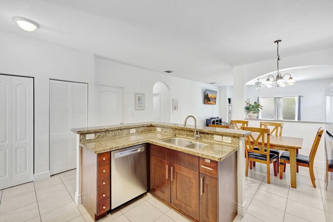 Building Photo - 1816 SW 21st St