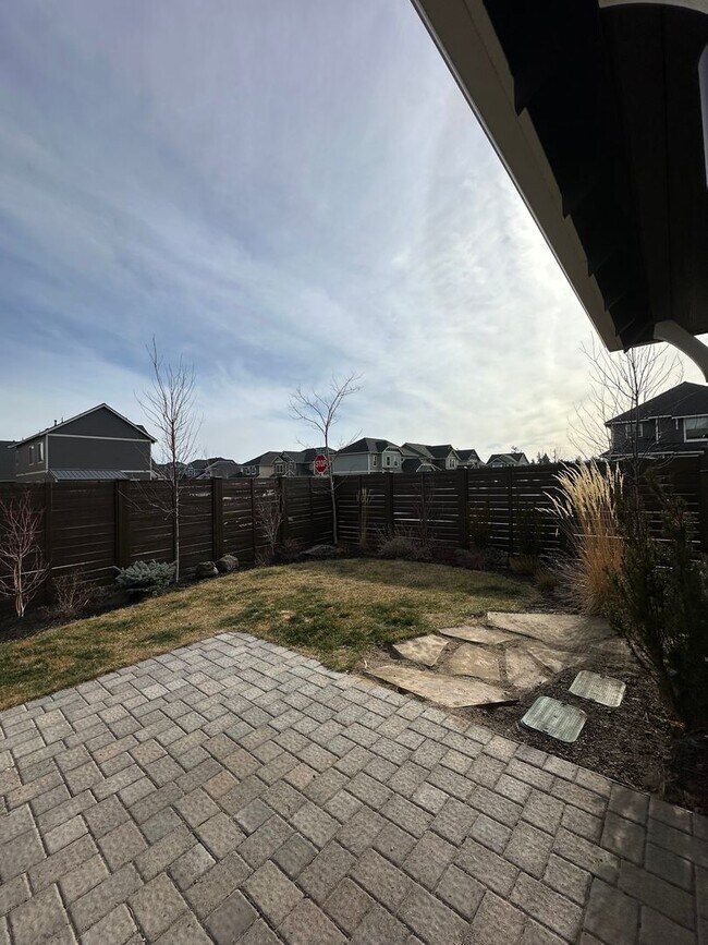 Building Photo - Beautiful Stone Creek Home | Open Layout, RV Parking & Private Pool Access