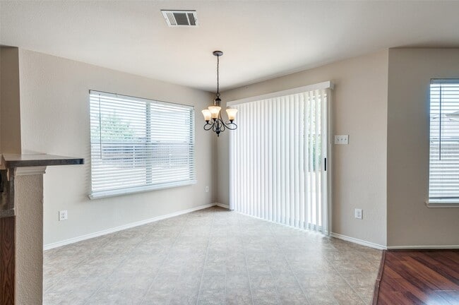 Building Photo - 8620 Star Thistle Dr