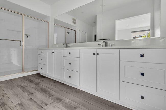 Building Photo - 1879 Union St