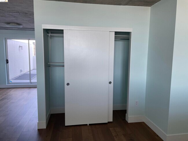 Building Photo - 311 Oak St